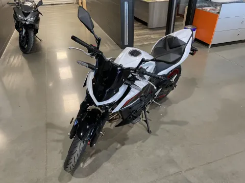 More photos of 2026 Kawasaki Z500 SE ABS at Dell's Powersports, MO