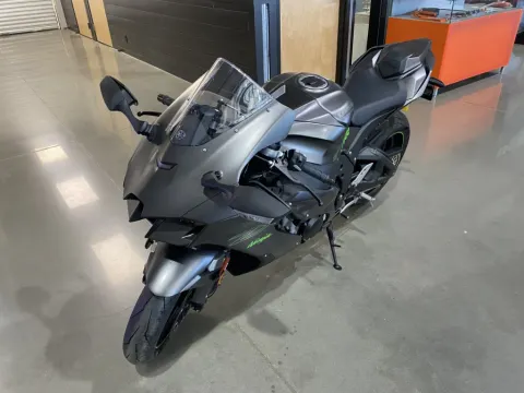 More photos of 2025 Kawasaki Ninja ZX-10RR ABS at Dell's Powersports, MO