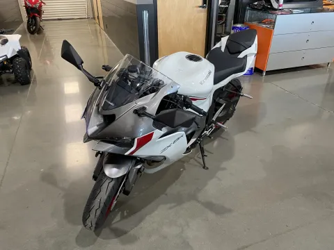 More photos of 2025 Kawasaki Ninja ZX-6R ABS at Dell's Powersports, MO