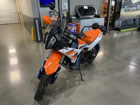 More photos of 2025 KTM Adventure 890 R at Dell's Powersports, MO