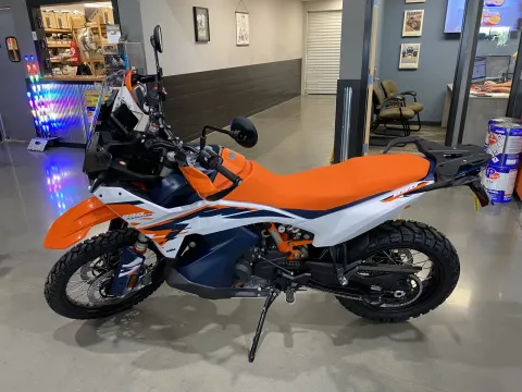 More photos of 2025 KTM Adventure 890 R at Dell's Powersports, MO