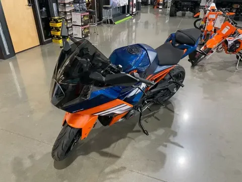 More photos of 2024 KTM RC 390 at Dell's Powersports, MO
