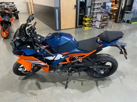 More photos of 2024 KTM RC 390 at Dell's Powersports, MO