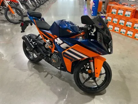 Photos of 2024 KTM RC 390 for sale in Grain Valley, MO at Dell's Powersports