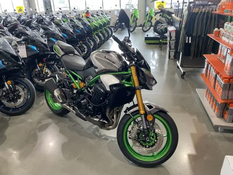 Photos of 2025 Kawasaki Z900 SE for sale in Grain Valley, MO at Dell's Powersports