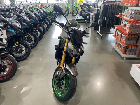 Another view of 2025 Kawasaki Z900 SE for sale in Grain Valley, MO at Dell's Powersports