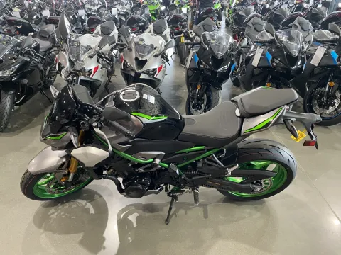 More photos of 2025 Kawasaki Z900 SE at Dell's Powersports, MO