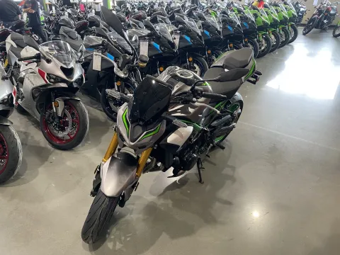 More photos of 2025 Kawasaki Z900 SE at Dell's Powersports, MO