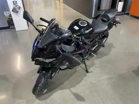 More photos of 2025 Kawasaki Ninja ZX-4R ABS at Dell's Powersports, MO