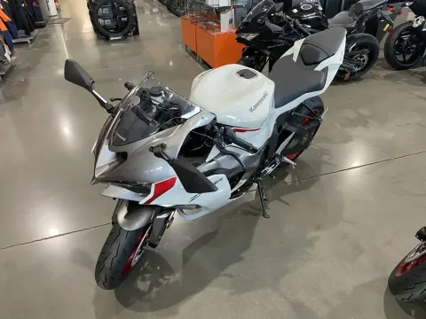 More photos of 2025 Kawasaki Ninja ZX-6R ABS at Dell's Powersports, MO