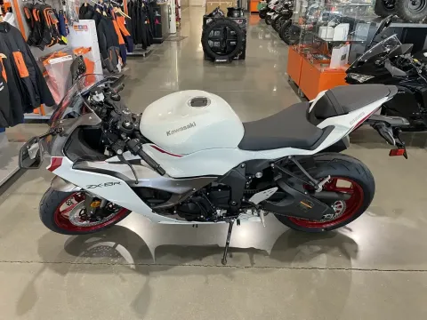 More photos of 2025 Kawasaki Ninja ZX-6R ABS at Dell's Powersports, MO