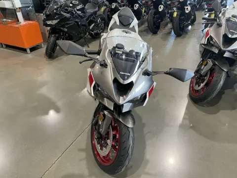 Another view of 2025 Kawasaki Ninja ZX-6R ABS for sale in Grain Valley, MO at Dell's Powersports