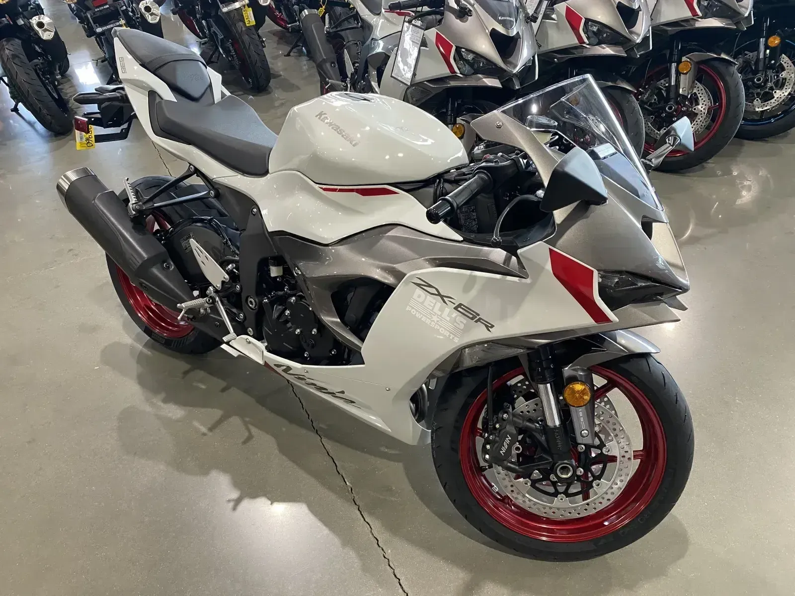 な様　ackaグレー 皆様こんにちは！ カワサキプラザ新潟です😊 カワサキから新型モデル