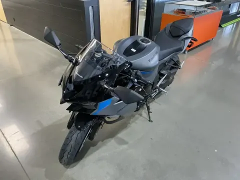 More photos of 2025 Kawasaki Ninja ZX-6R at Dell's Powersports, MO