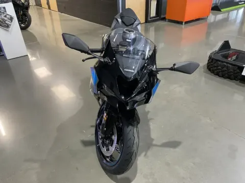 Another view of 2025 Kawasaki Ninja ZX-6R for sale in Grain Valley, MO at Dell's Powersports