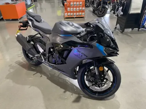 Photos of 2025 Kawasaki Ninja ZX-6R for sale in Grain Valley, MO at Dell's Powersports