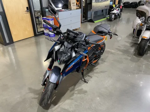 More photos of 2025 KTM Duke 390 at Dell's Powersports, MO