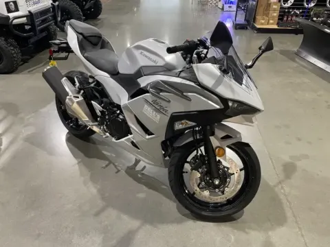 Photos of 2025 Kawasaki Ninja 500 ABS for sale in Grain Valley, MO at Dell's Powersports