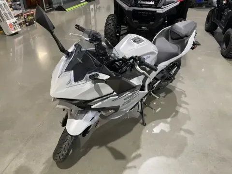 More photos of 2025 Kawasaki Ninja 500 ABS at Dell's Powersports, MO