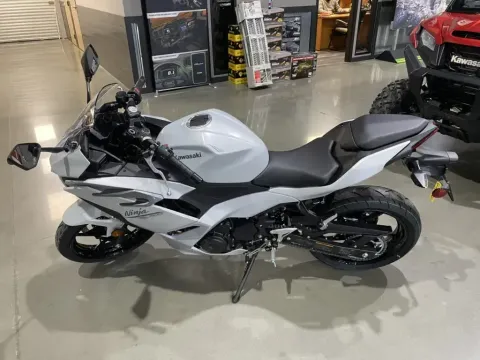 More photos of 2025 Kawasaki Ninja 500 ABS at Dell's Powersports, MO