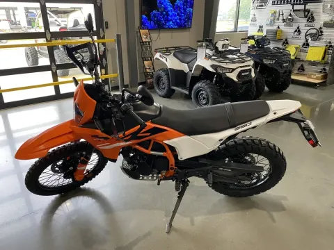 More photos of 2025 KTM Enduro 390 R at Dell's Powersports, MO