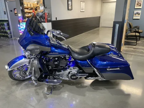 More photos of 2017 Harley-Davidson Electra Glide Ultra Limited at Dell's Powersports, MO