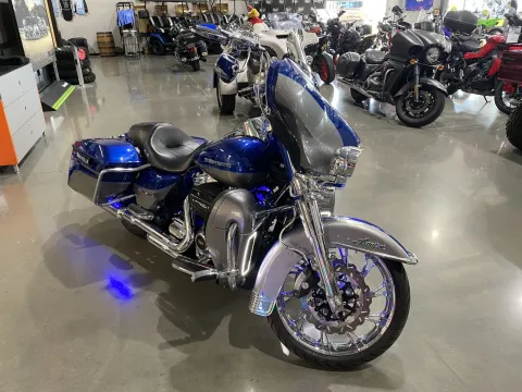 Photos of 2017 Harley-Davidson Electra Glide Ultra Limited for sale in Grain Valley, MO at Dell's Powersports