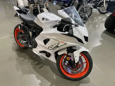 Photos of 2023 Yamaha YZF R7 for sale in Grain Valley, MO at Dell's Powersports