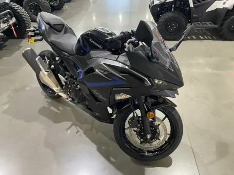 Photos of 2025 Kawasaki Ninja 500 ABS for sale in Grain Valley, MO at Dell's Powersports