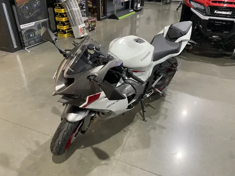 More photos of 2025 Kawasaki Ninja ZX-6R at Dell's Powersports, MO