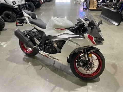 Photos of 2025 Kawasaki Ninja ZX-6R for sale in Grain Valley, MO at Dell's Powersports