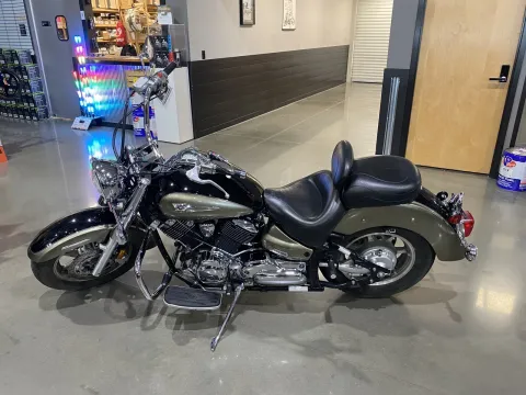 More photos of 2005 Yamaha V Star 1100 at Dell's Powersports, MO