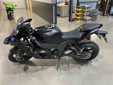 More photos of 2025 Kawasaki Ninja ZX-10R at Dell's Powersports, MO