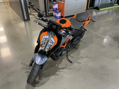 More photos of 2023 KTM Duke 390 at Dell's Powersports, MO