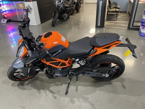 More photos of 2023 KTM Duke 390 at Dell's Powersports, MO