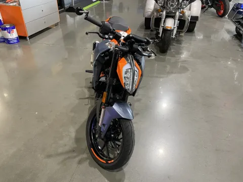 Another view of 2023 KTM Duke 390 for sale in Grain Valley, MO at Dell's Powersports