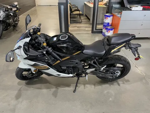 More photos of 2026 Kawasaki Ninja ZX-4RR ABS at Dell's Powersports, MO