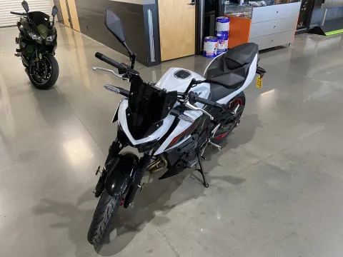 More photos of 2026 Kawasaki Z500 SE ABS at Dell's Powersports, MO