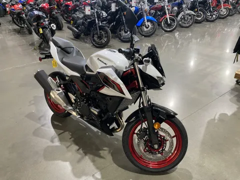 Photos of 2026 Kawasaki Z500 SE ABS for sale in Grain Valley, MO at Dell's Powersports