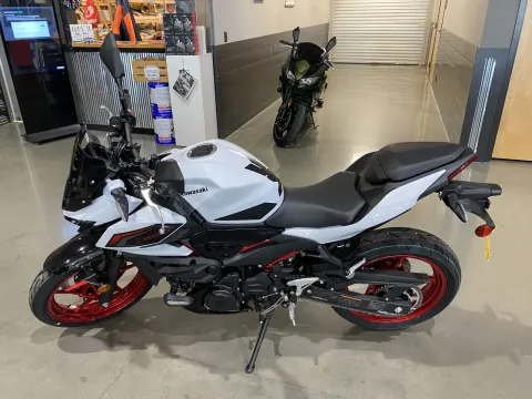 More photos of 2026 Kawasaki Z500 SE ABS at Dell's Powersports, MO