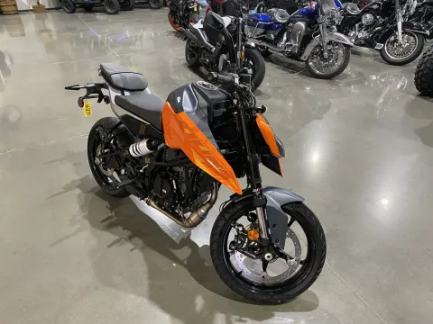Photos of 2024 KTM Duke 250 for sale in Grain Valley, MO at Dell's Powersports