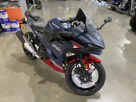 Photos of 2026 Kawasaki Ninja 500 ABS for sale in Grain Valley, MO at Dell's Powersports