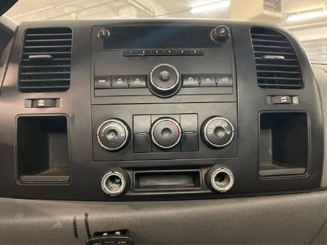 Chevrolet 3500HD photo 28
