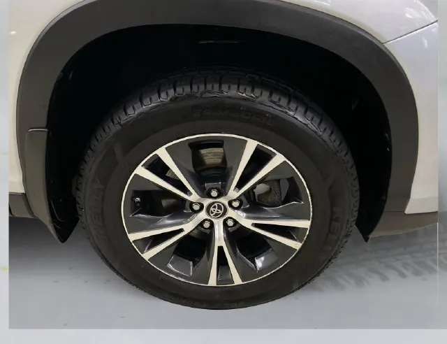 Toyota Highlander photo 16