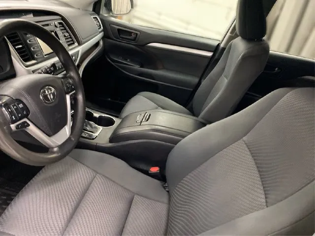 Toyota Highlander photo 10