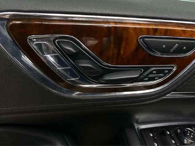 Lincoln Continental photo 24