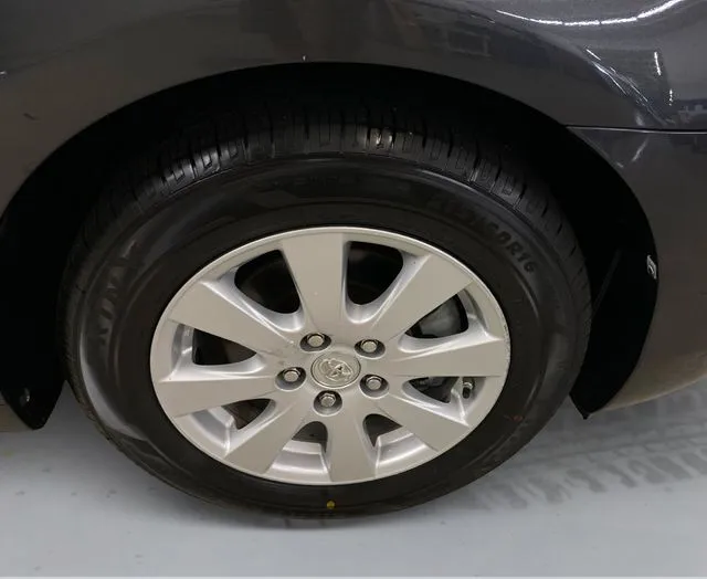Toyota Camry photo 17
