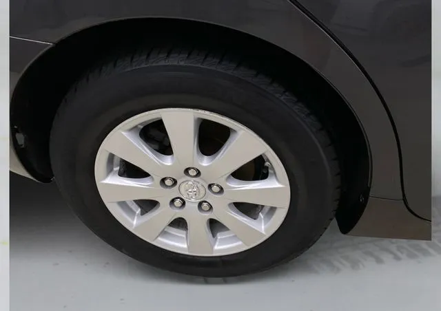Toyota Camry photo 18