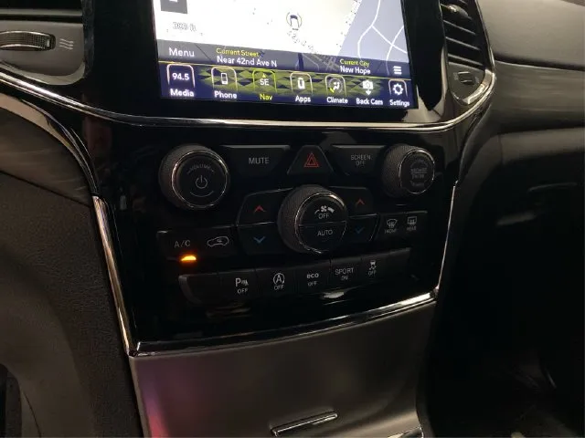 Jeep Grand Cherokee photo 31
