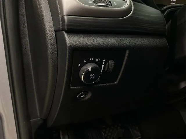 Jeep Grand Cherokee photo 23